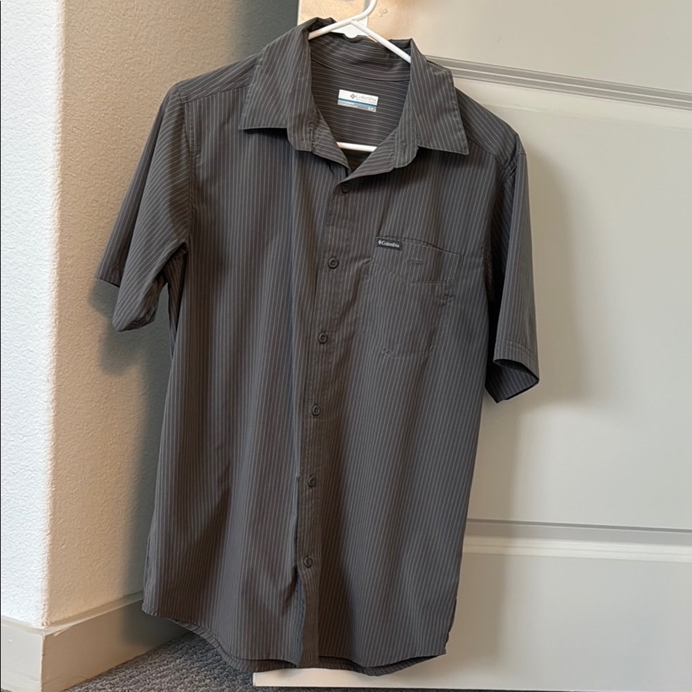 Columbia Gray Casual Button Down Shirt Lightweight